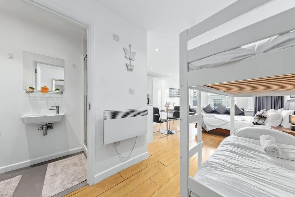 לונדון Spacious And Delightful Sleep 5 Piccadilly Vrc מראה חיצוני תמונה