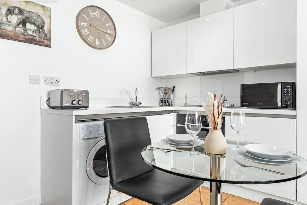 לונדון Spacious And Delightful Sleep 5 Piccadilly Vrc מראה חיצוני תמונה